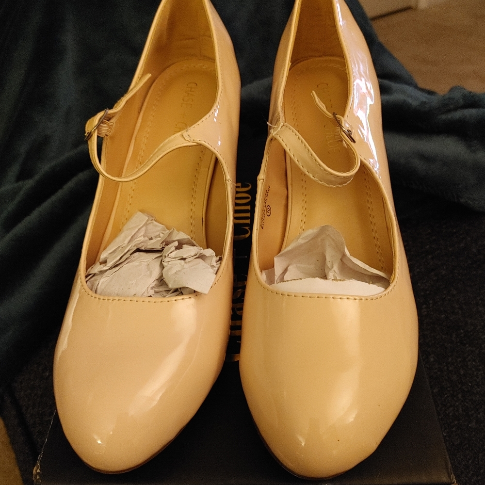 Pale pink pump